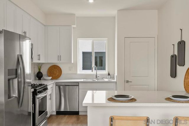 8160 Golden Ave, Lemon Grove, CA 91945