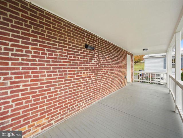 6748 SHOESTRING HILL RD, Waynesboro, PA 17268