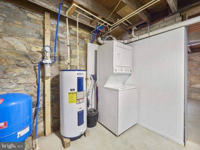 6748 SHOESTRING HILL RD, Waynesboro, PA 17268