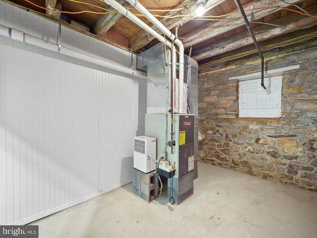 6748 SHOESTRING HILL RD, Waynesboro, PA 17268