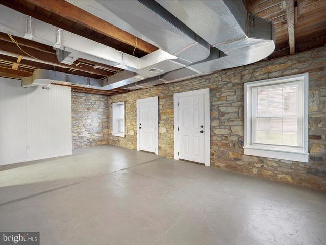 6748 SHOESTRING HILL RD, Waynesboro, PA 17268