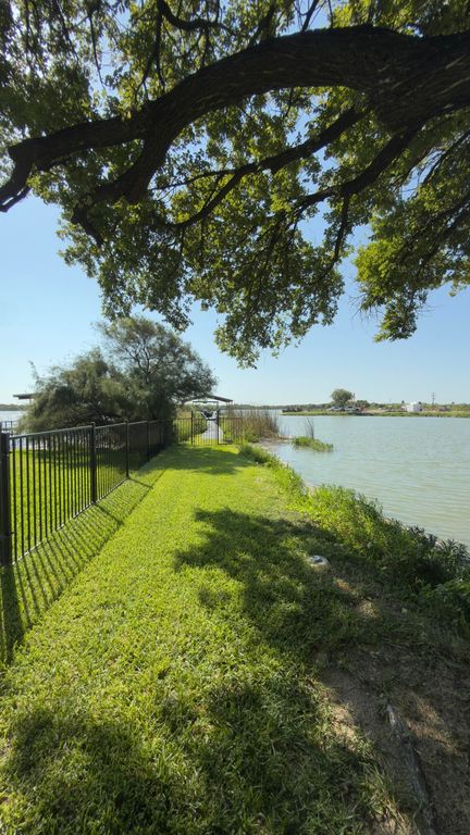Image 12 of property listing at 1802 S Concho Drive, San Angelo, TX 76904