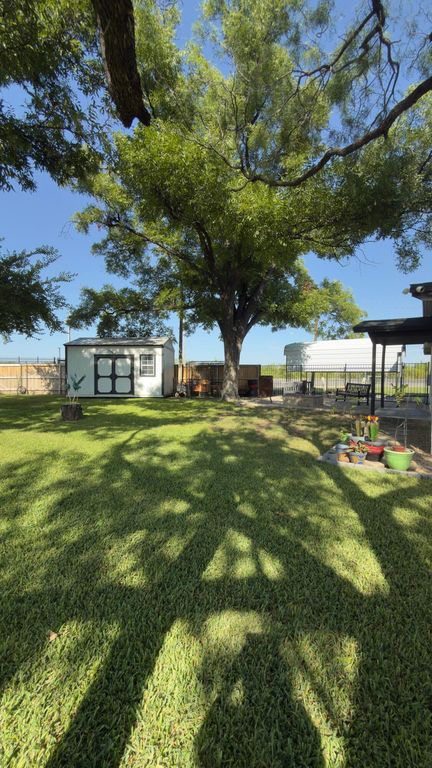 Image 16 of property listing at 1802 S Concho Drive, San Angelo, TX 76904