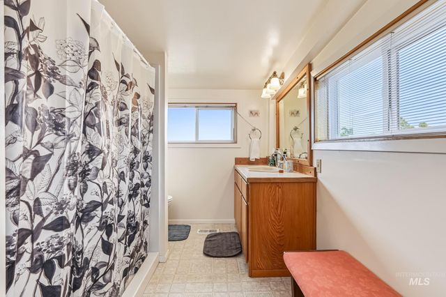 7420 E Lewis Lane, Nampa, ID 83686