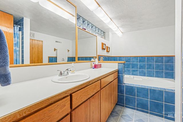 7420 E Lewis Lane, Nampa, ID 83686