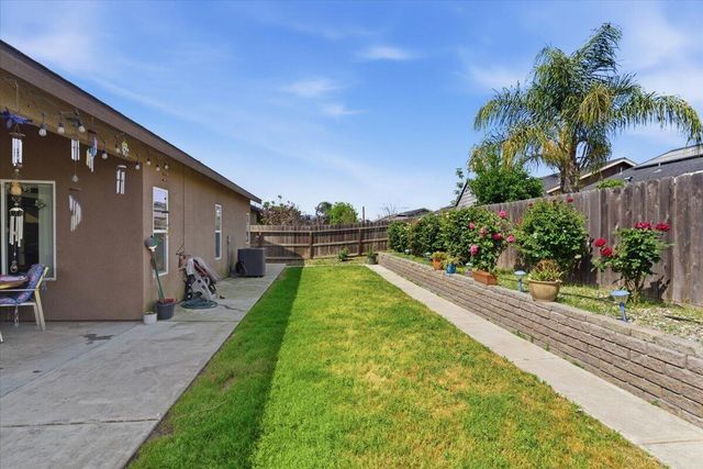 7438 Ensminger Avenue, Visalia, CA 93291