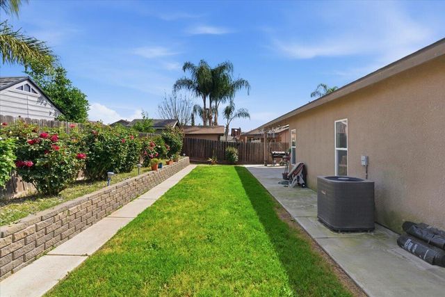 7438 Ensminger Avenue, Visalia, CA 93291