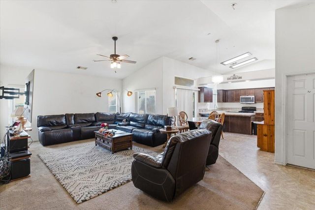 7438 Ensminger Avenue, Visalia, CA 93291