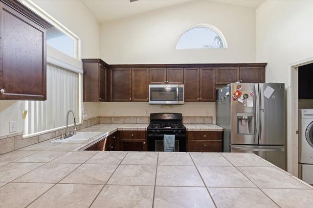 7438 Ensminger Avenue, Visalia, CA 93291