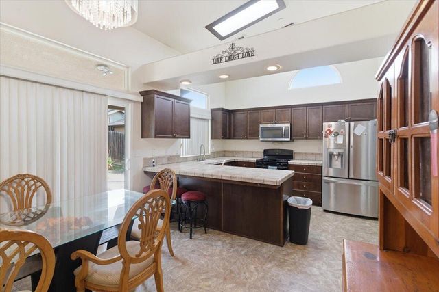 7438 Ensminger Avenue, Visalia, CA 93291