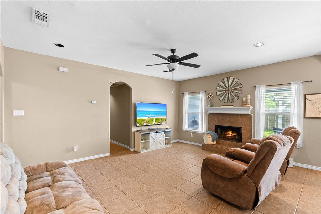 2321 Kazmir Dr, Corpus Christi, TX 78418 — photo 4