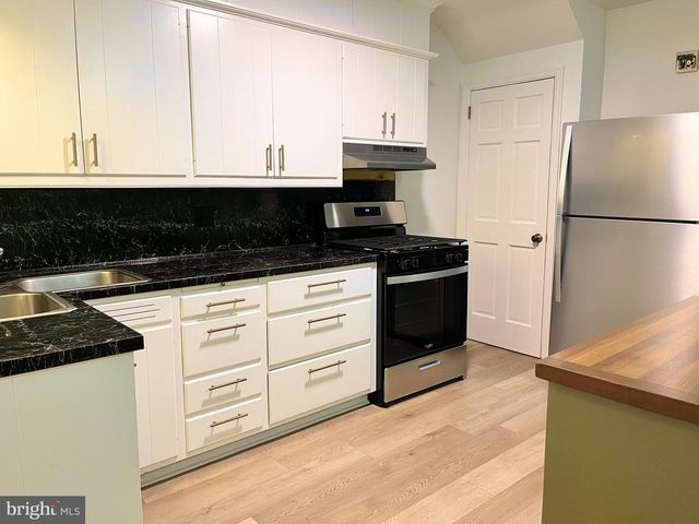 1136 UNION ST, Lancaster, PA 17603