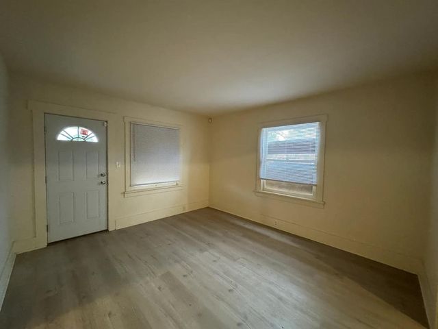 1003 E Cortland Avenue, Fresno, CA 93704