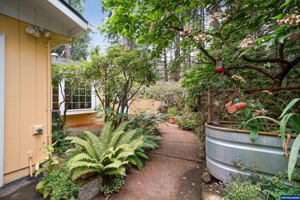 7877 Pine Tree Ln SE, Turner, OR 97392