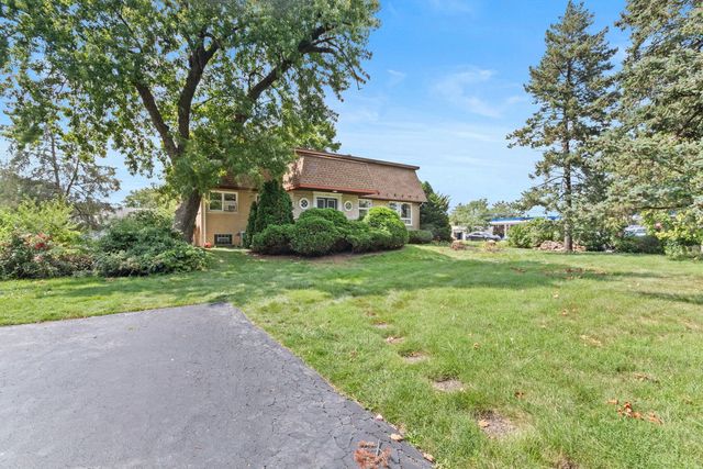 288 Middaugh Road, Clarendon Hills, IL 60514