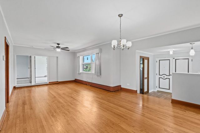 288 Middaugh Road, Clarendon Hills, IL 60514