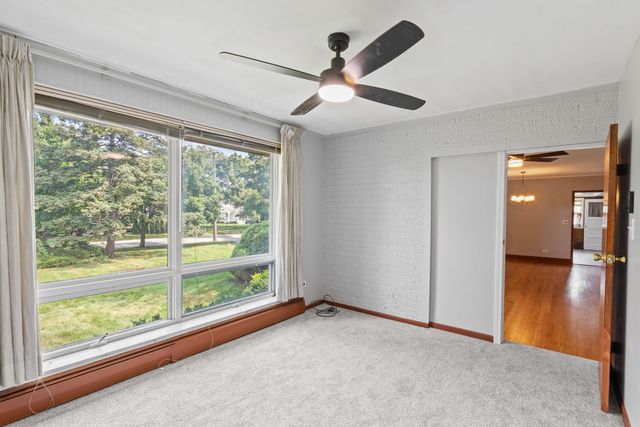 288 Middaugh Road, Clarendon Hills, IL 60514