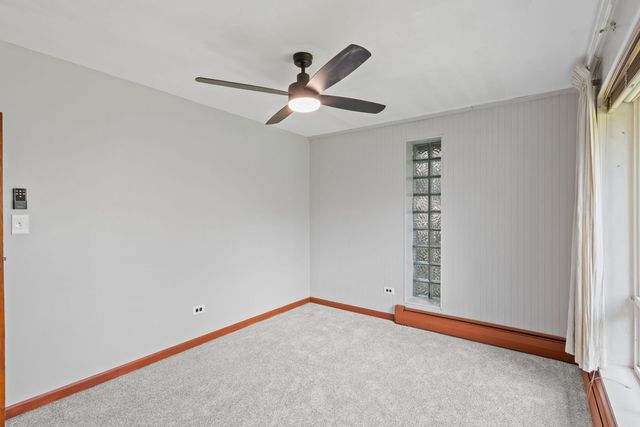 288 Middaugh Road, Clarendon Hills, IL 60514