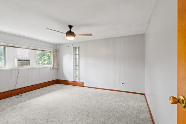 288 Middaugh Road, Clarendon Hills, IL 60514
