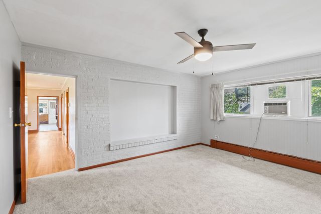 288 Middaugh Road, Clarendon Hills, IL 60514