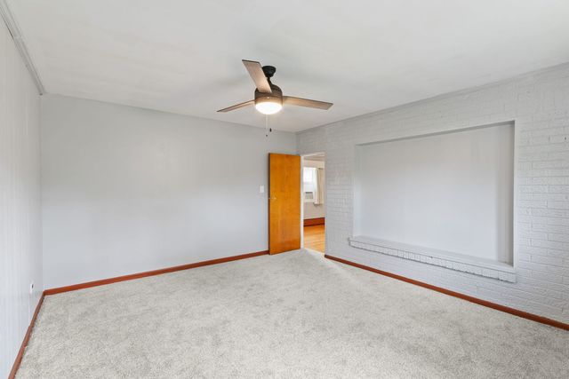 288 Middaugh Road, Clarendon Hills, IL 60514