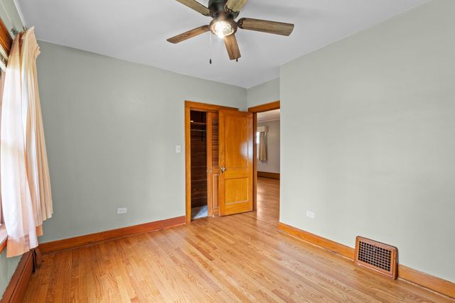 288 Middaugh Road, Clarendon Hills, IL 60514