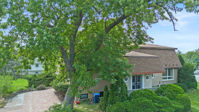 288 Middaugh Road, Clarendon Hills, IL 60514