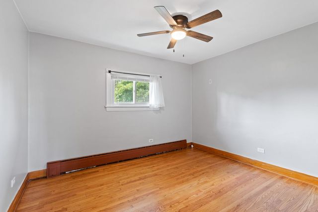 288 Middaugh Road, Clarendon Hills, IL 60514