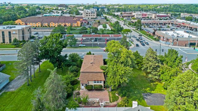 288 Middaugh Road, Clarendon Hills, IL 60514