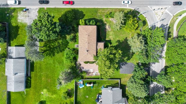 288 Middaugh Road, Clarendon Hills, IL 60514