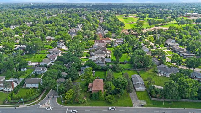 288 Middaugh Road, Clarendon Hills, IL 60514