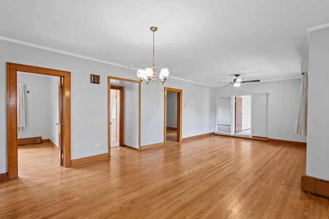 288 Middaugh Road, Clarendon Hills, IL 60514