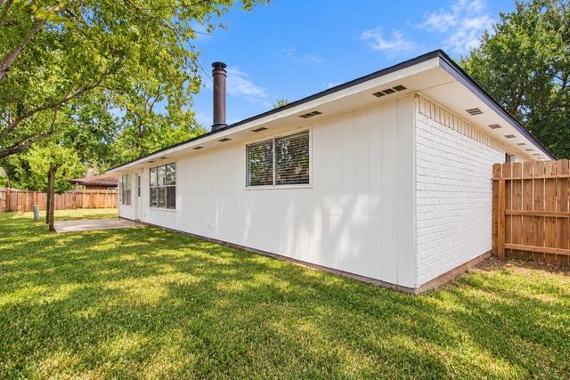 9206 Beckenham Drive, Houston, TX 77099
