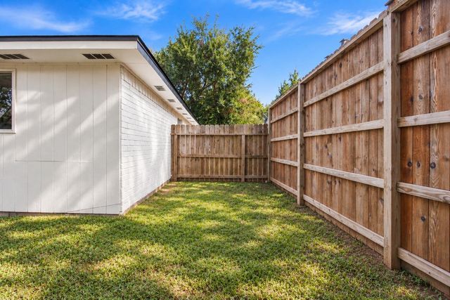 9206 Beckenham Drive, Houston, TX 77099