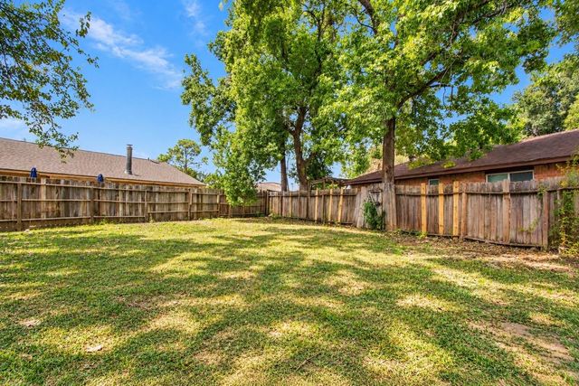 9206 Beckenham Drive, Houston, TX 77099