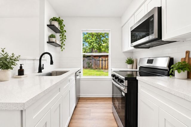 9206 Beckenham Drive, Houston, TX 77099