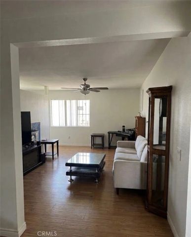 999 Valencia 4, Costa Mesa, CA 92626