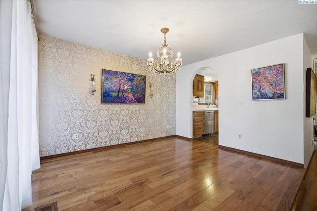 145 Greenview Dr, Richland, WA 99352