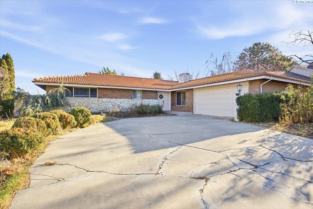 145 Greenview Dr, Richland, WA 99352