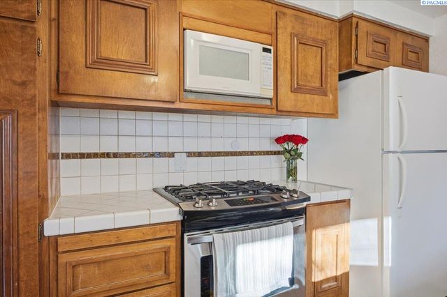 145 Greenview Dr, Richland, WA 99352