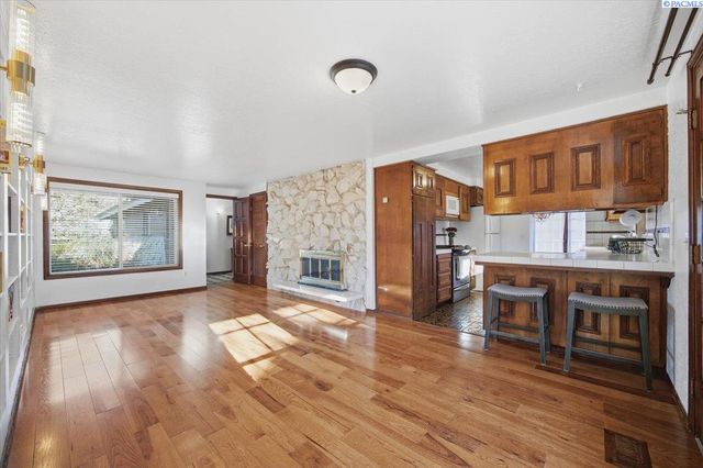 145 Greenview Dr, Richland, WA 99352