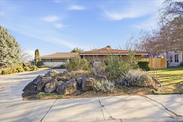 145 Greenview Dr, Richland, WA 99352