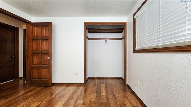 145 Greenview Dr, Richland, WA 99352