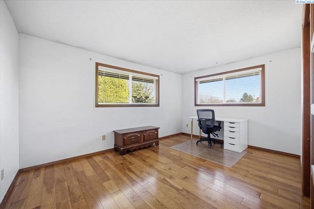 145 Greenview Dr, Richland, WA 99352