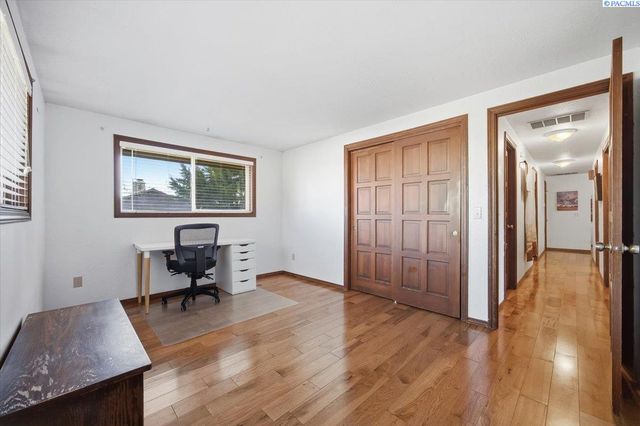 145 Greenview Dr, Richland, WA 99352