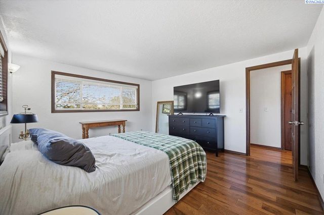 145 Greenview Dr, Richland, WA 99352