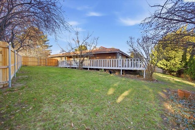 145 Greenview Dr, Richland, WA 99352