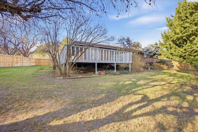 145 Greenview Dr, Richland, WA 99352