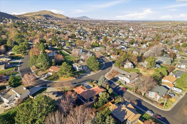 145 Greenview Dr, Richland, WA 99352