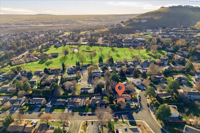 145 Greenview Dr, Richland, WA 99352